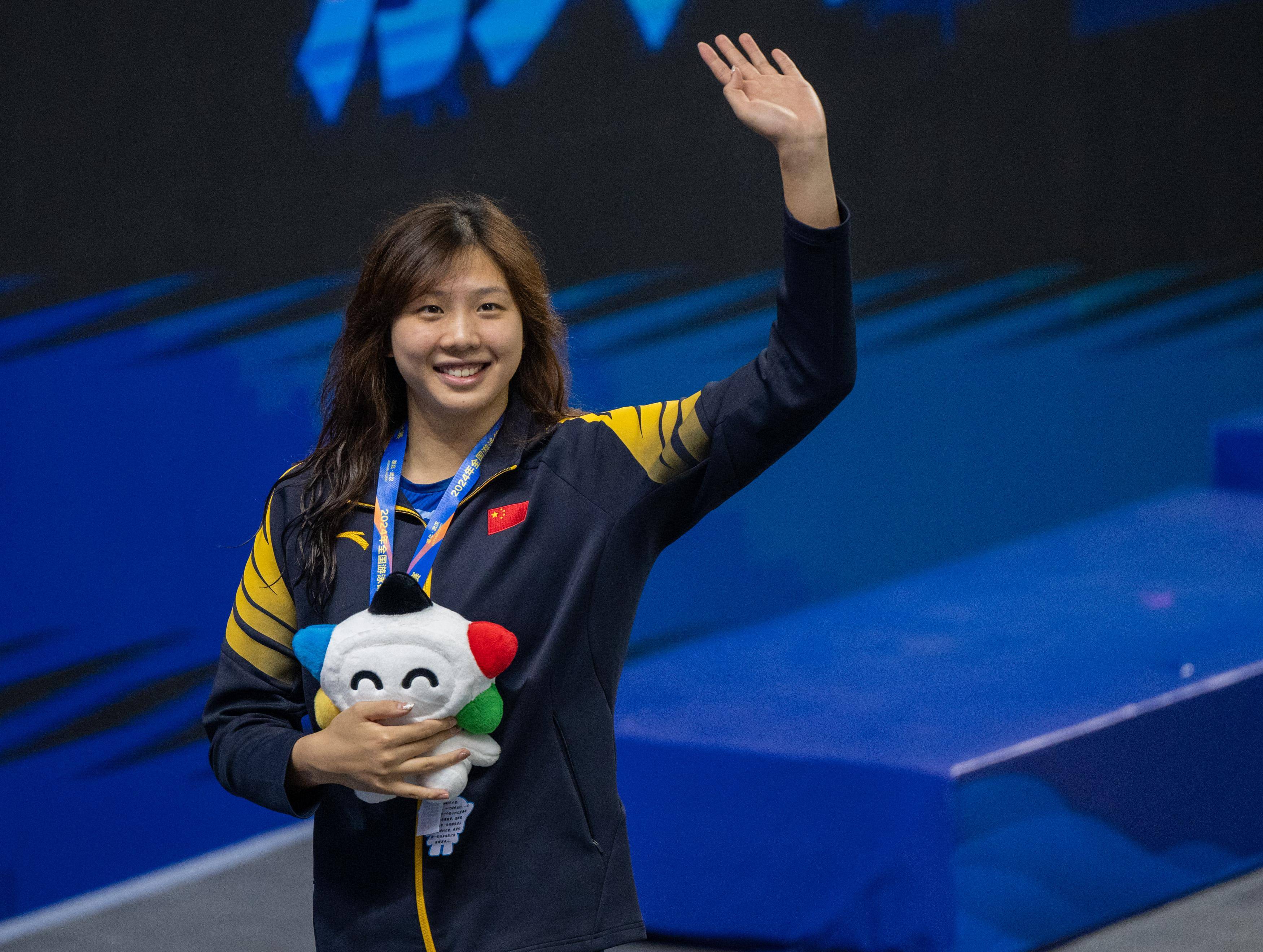 关于澳大利亚游泳名将再获金牌，创造历史的信息