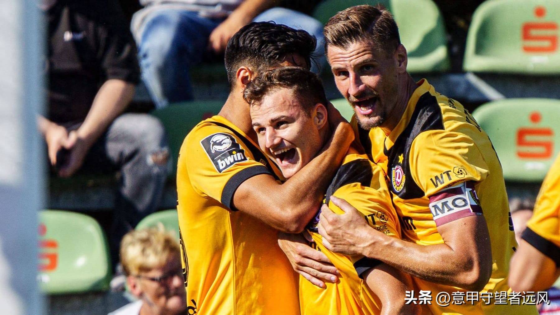 包含罗斯托克战胜对手，赢得关键3分的词条