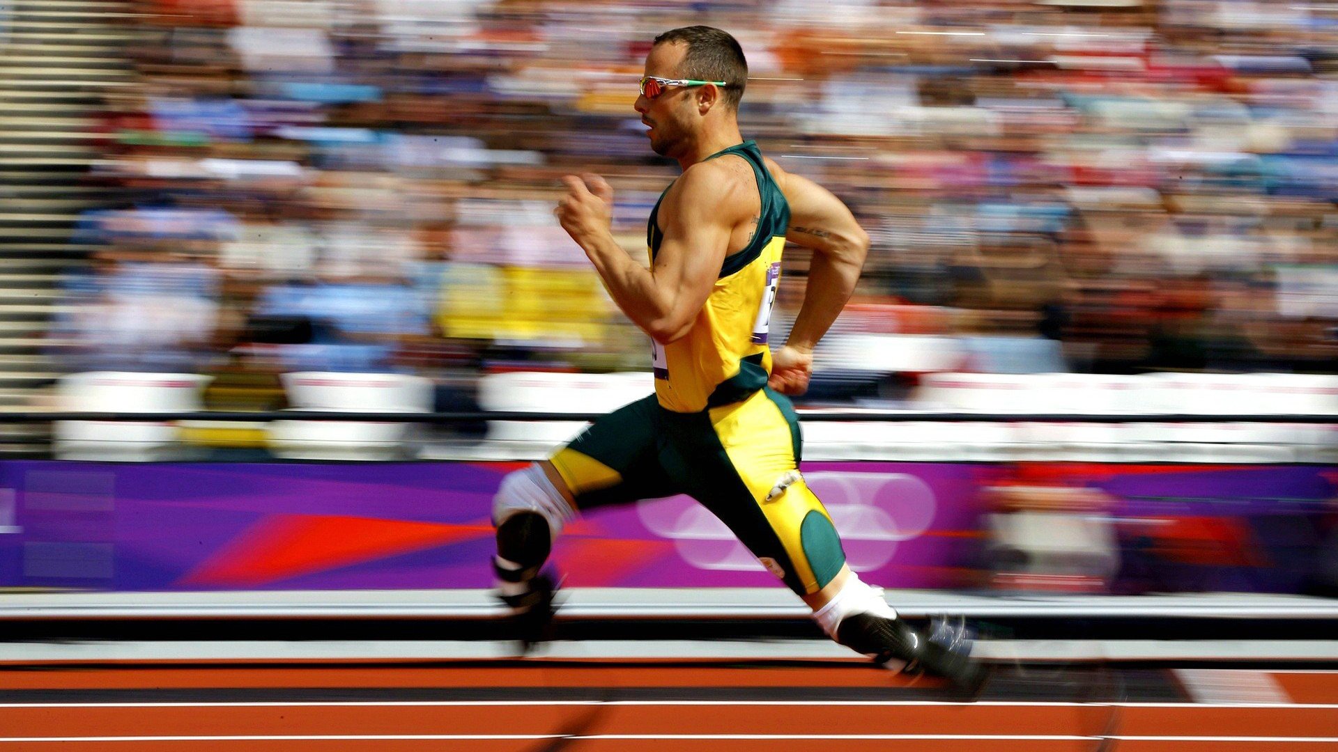 开云体育在线-街道赛的轰鸣与篮球场的绝杀，当F1遇上鹈鹕逆袭