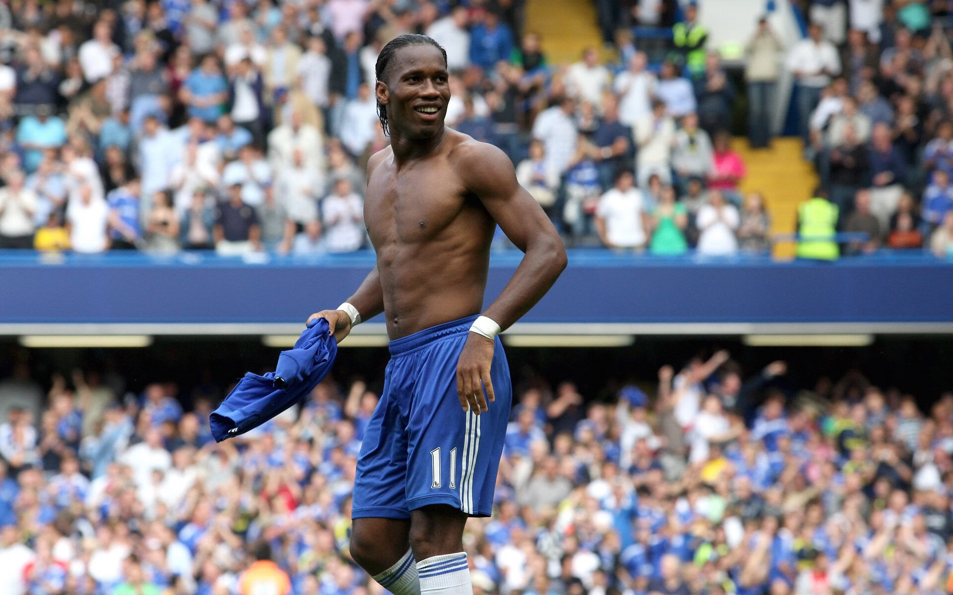 双线战场，曼联闪电战击溃紫百合，黄喜灿奥运关键战展领袖风范