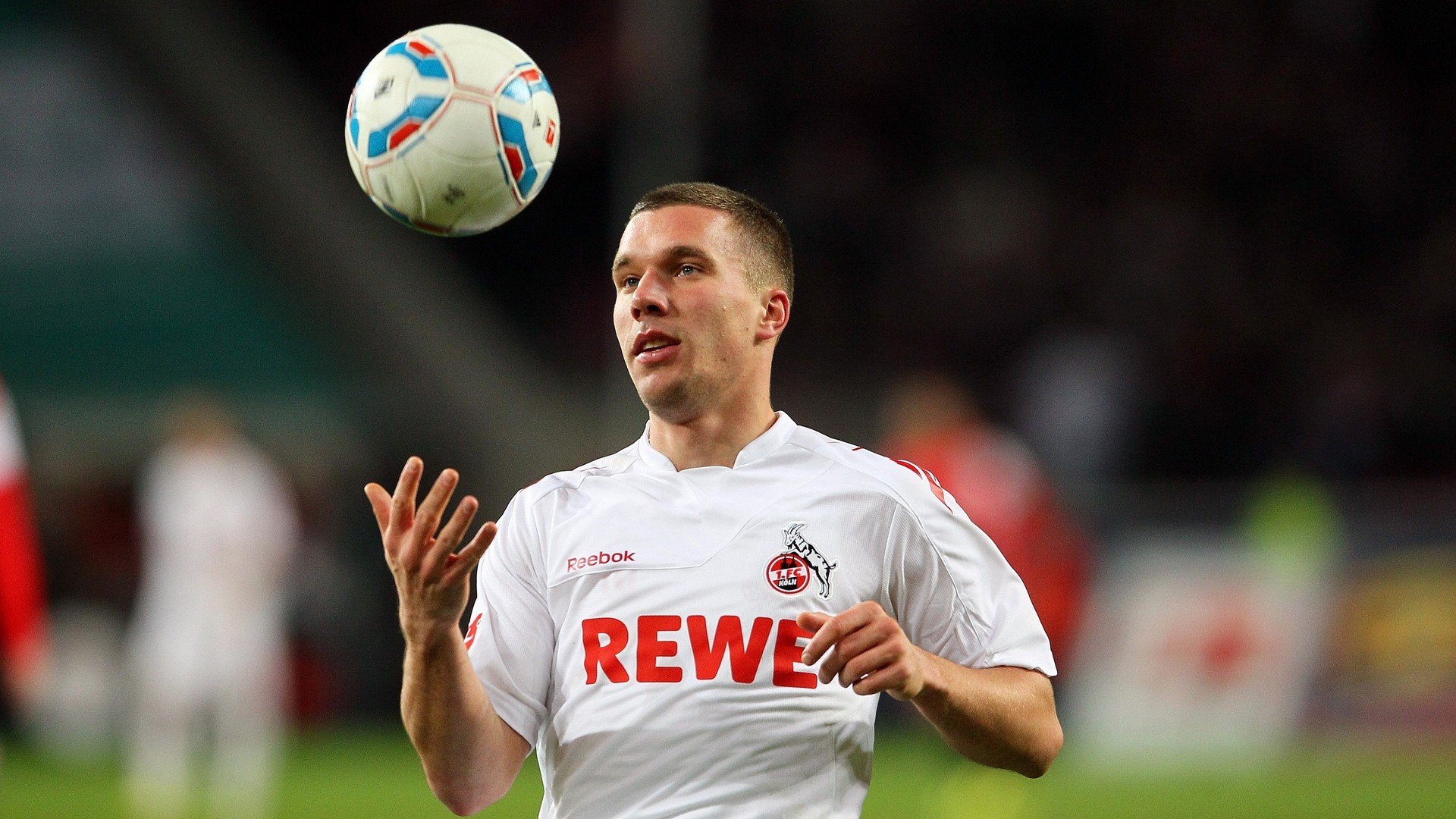 罗马轻取莱比锡红牛，马丁内利状态火热引领红狼军团复兴