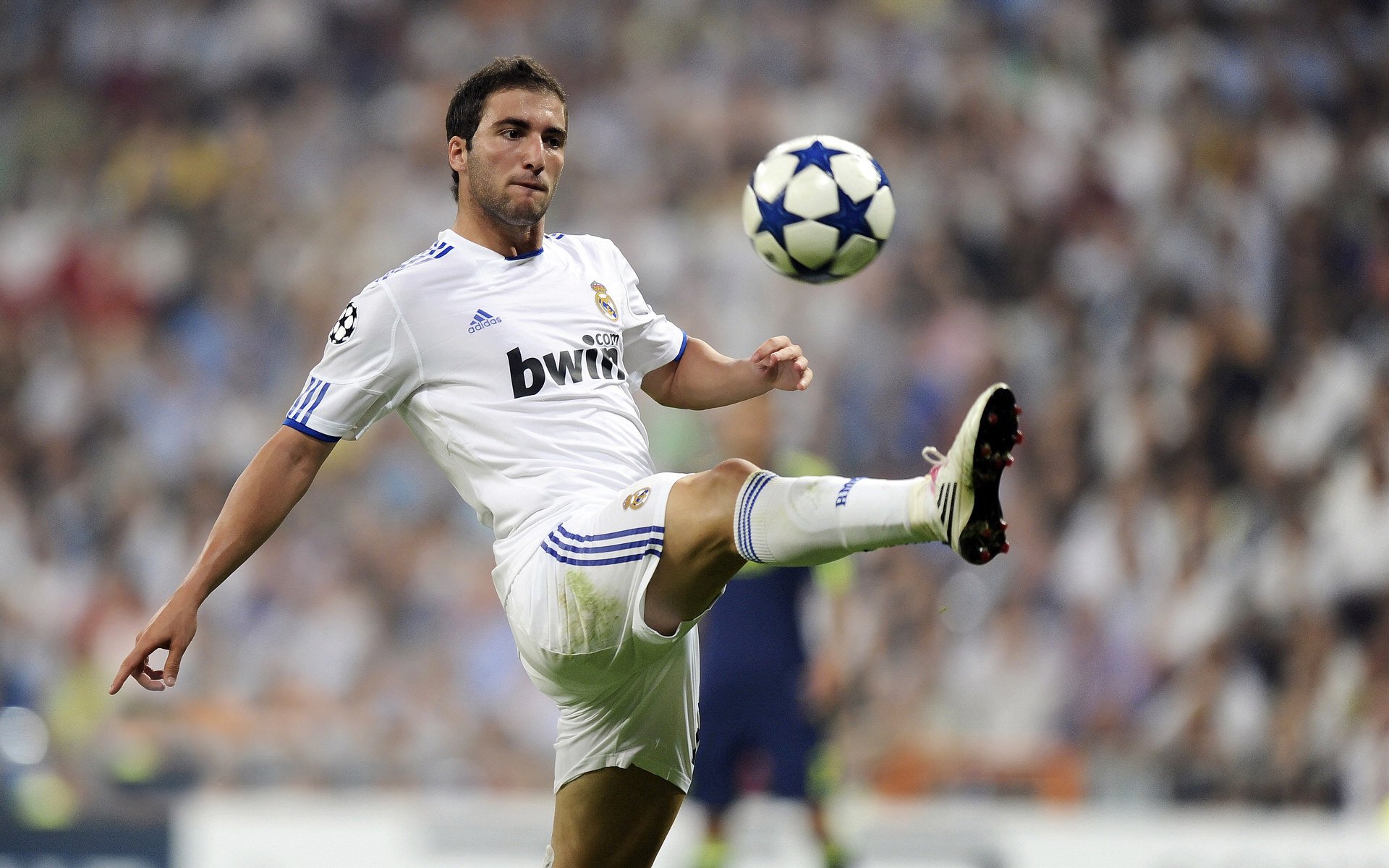 迈凯伦力克阿斯顿马丁，皮亚斯特里惊艳四座，新星崛起与老牌对决的赛道史诗